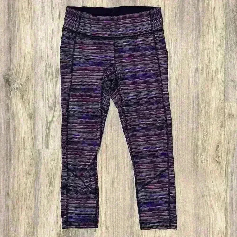 Lululemon Purple Stripe Wunder Under Cropped  Athletic Leggings Pockets Size 6
